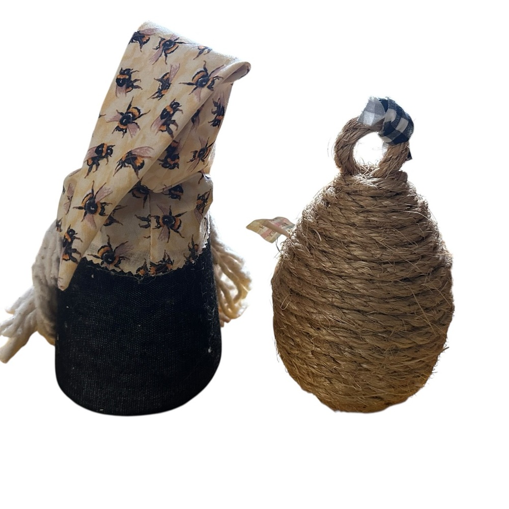 Bee Keeper Gnome and Beehive Decor Set - Picture 2 of 4